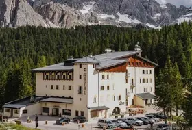 B Hotel Passo Tre Croci