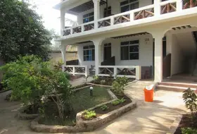 BARAKA BEACH BUNGALOWS