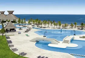 BlueBay Grand Esmeralda