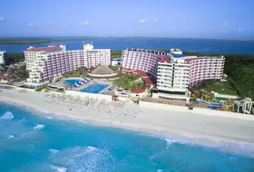 Crown Paradise Club Cancun