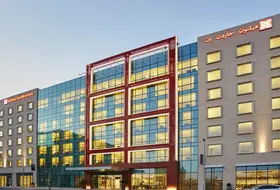 Hilton Garden Inn Dubai, Mall Avenue