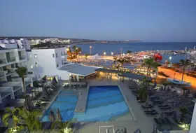 Limanaki Beach Hotel & Suites